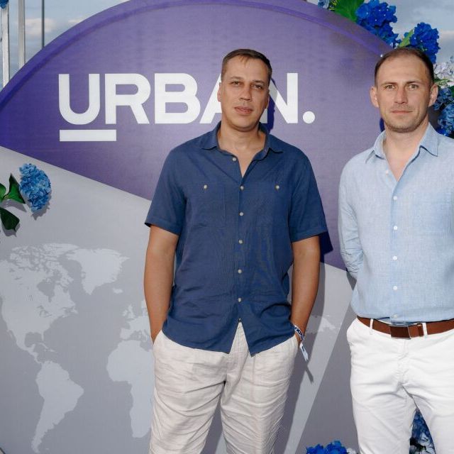 Фотозона URBAN: синяя ковровая дорожка - фото 154